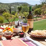 Ξενοδοχείο Quinta Bonita & Gardens 4*