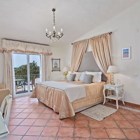 Quinta Bonita & Gardens Hotel