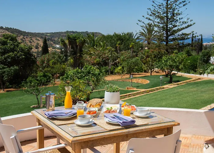 Quinta Bonita & Gardens 4*