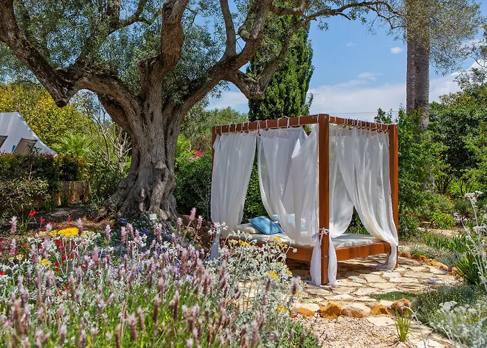 Quinta Bonita & Gardens 4*