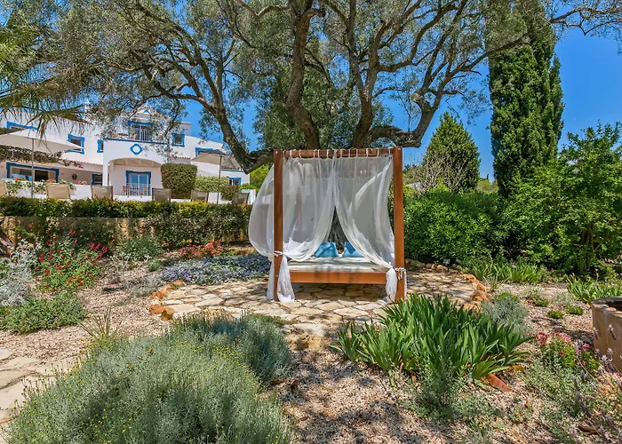 Quinta Bonita & Gardens 4*
