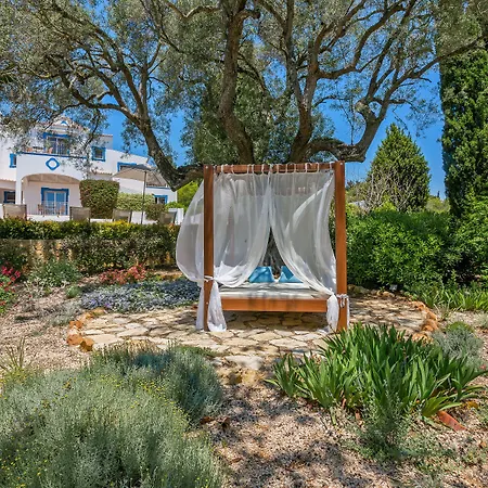 Quinta Bonita & Gardens 4*