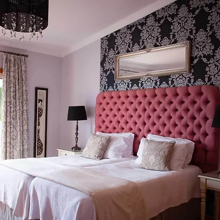 Quinta Bonita & Gardens Hotel